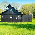 6 Person In Hovborg-by Traum *