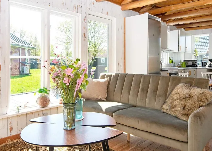 6 Person In Hovborg-by Traum *