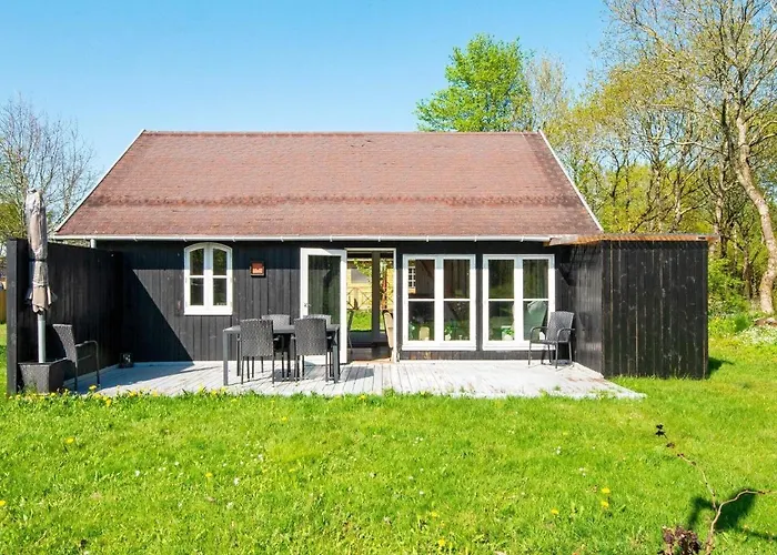 6 Person In Hovborg-by Traum *